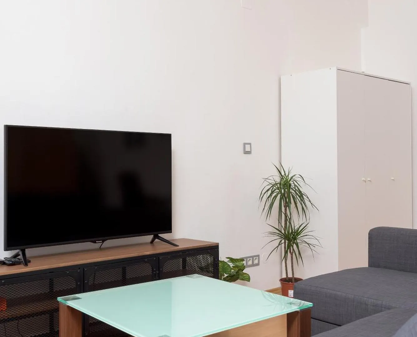 Spacious Austrian Style Apartment Close To City Center Landstrasse Vienna Austria