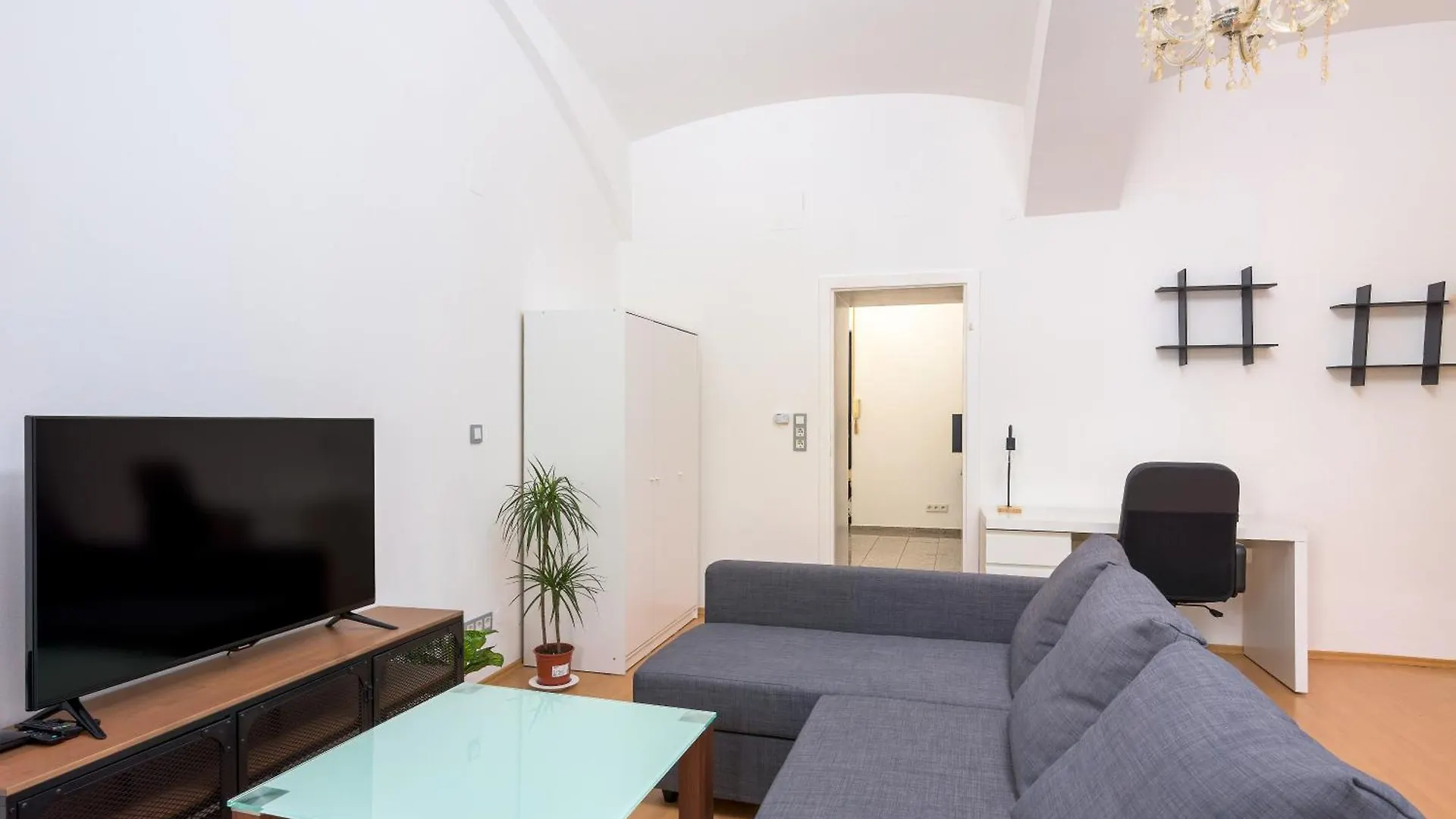 Spacious Austrian Style Apartment Close To City Center Landstrasse Vienna