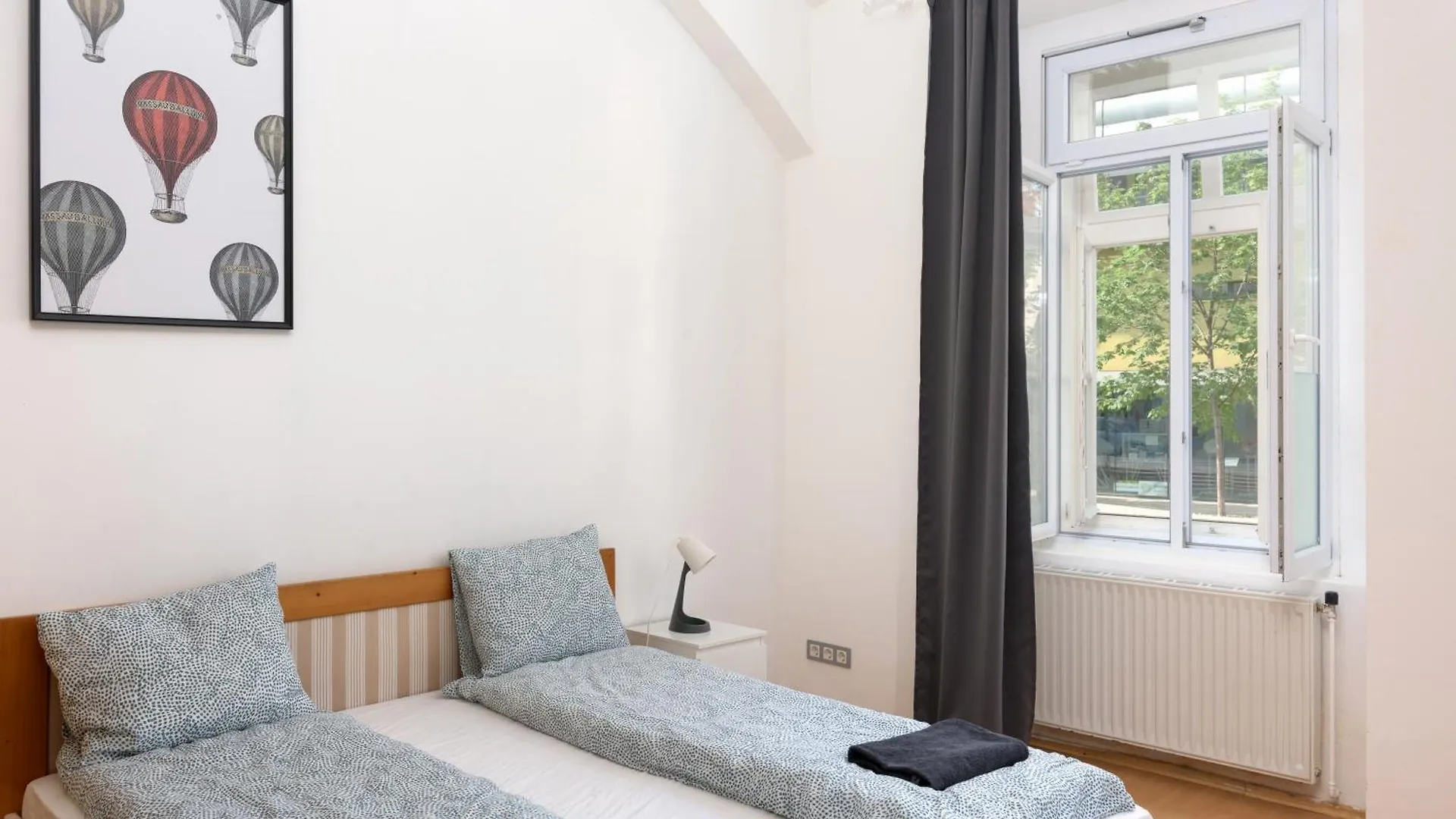 Spacious Austrian Style Apartment Close To City Center Landstrasse Vienna