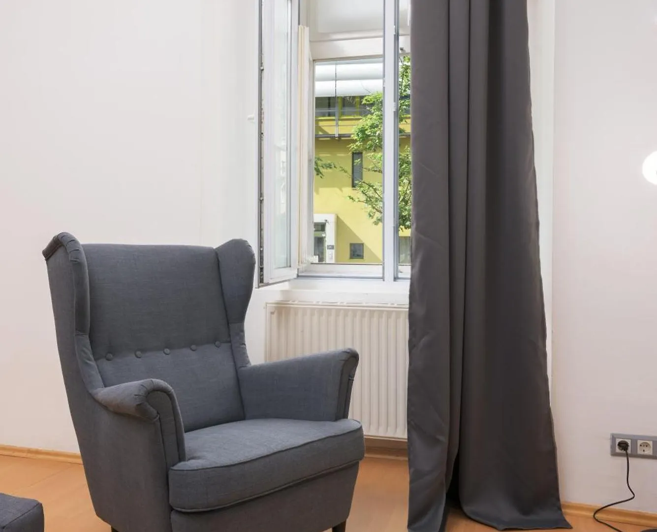 Spacious Austrian Style Apartment Close To City Center Landstrasse Vienna