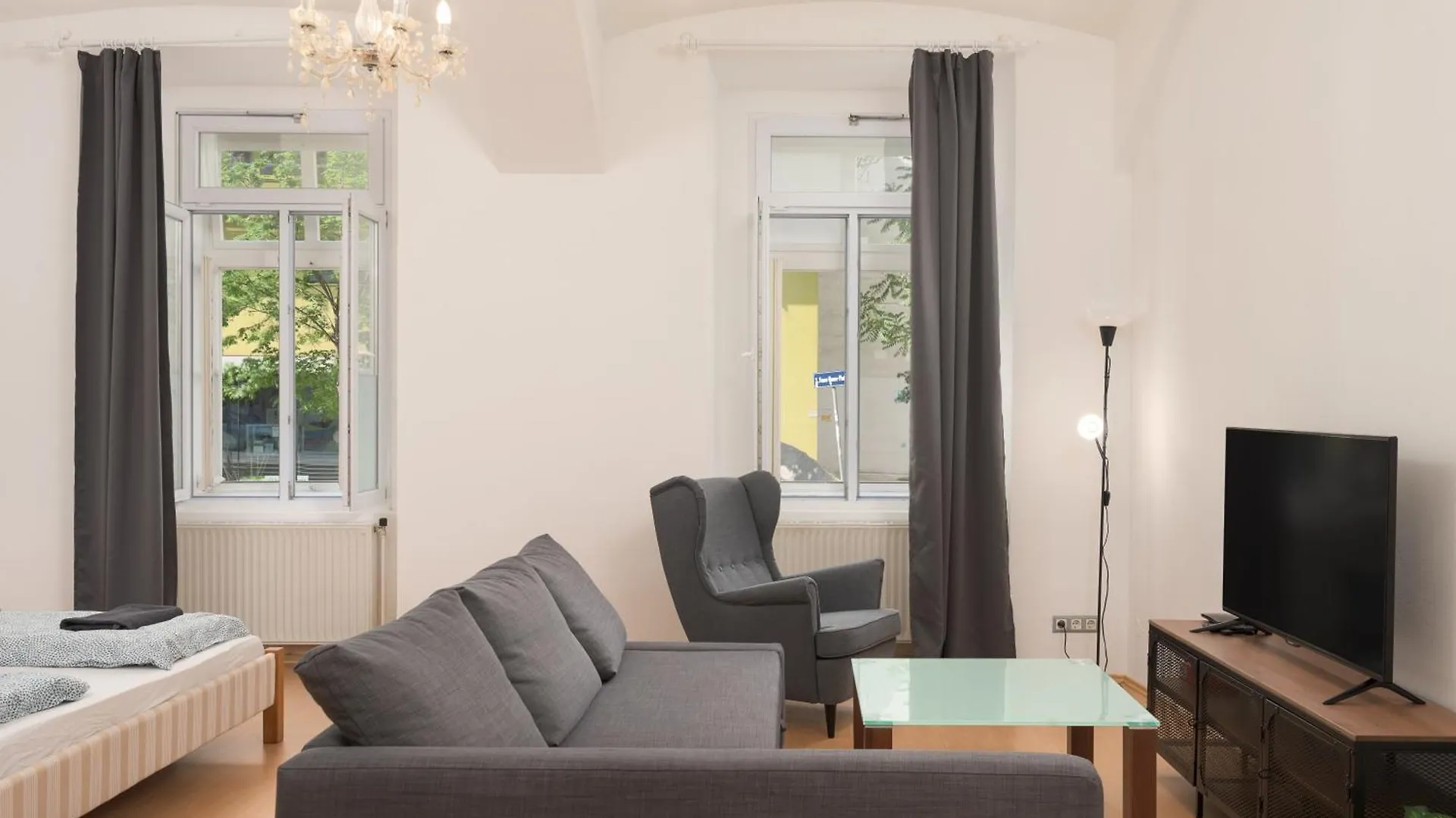 Spacious Austrian Style Apartment Close To City Center Landstrasse Vienna