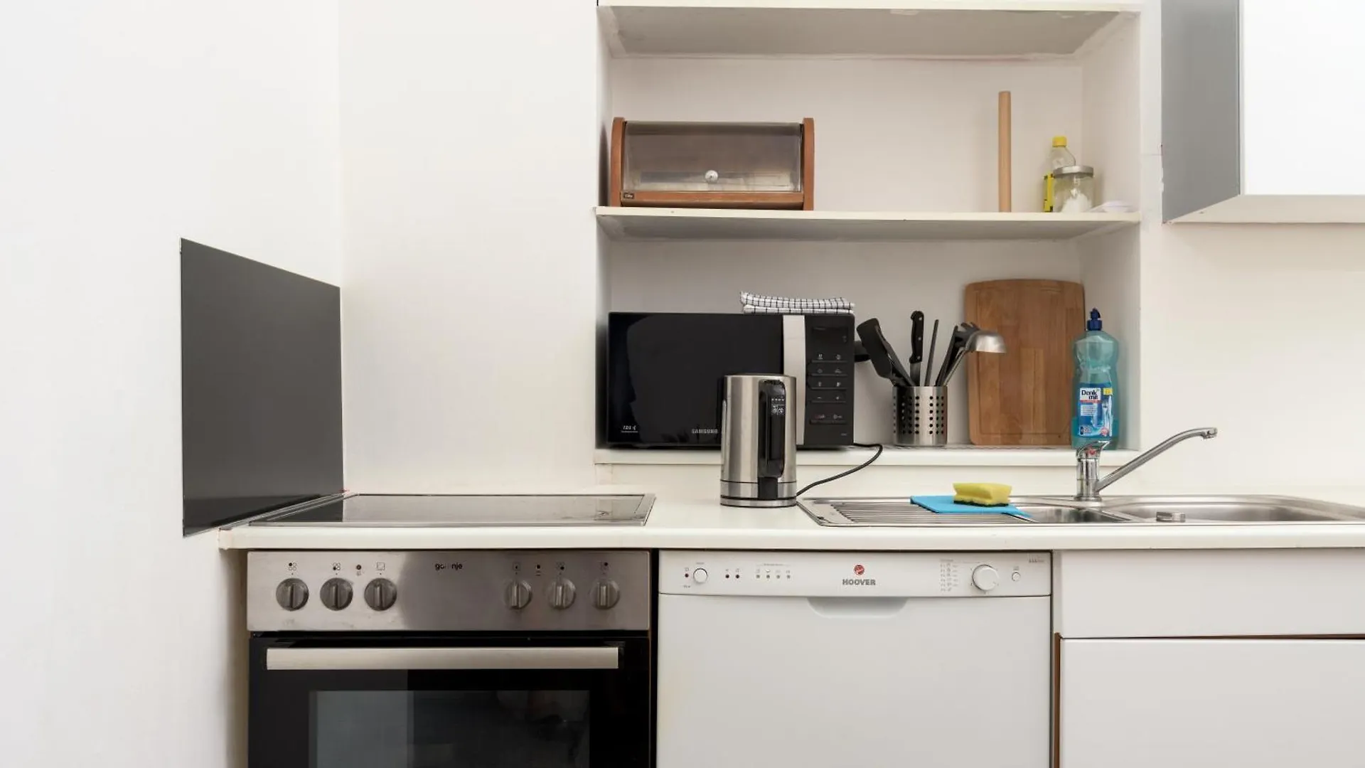 Spacious Austrian Style Apartment Close To City Center Landstrasse location