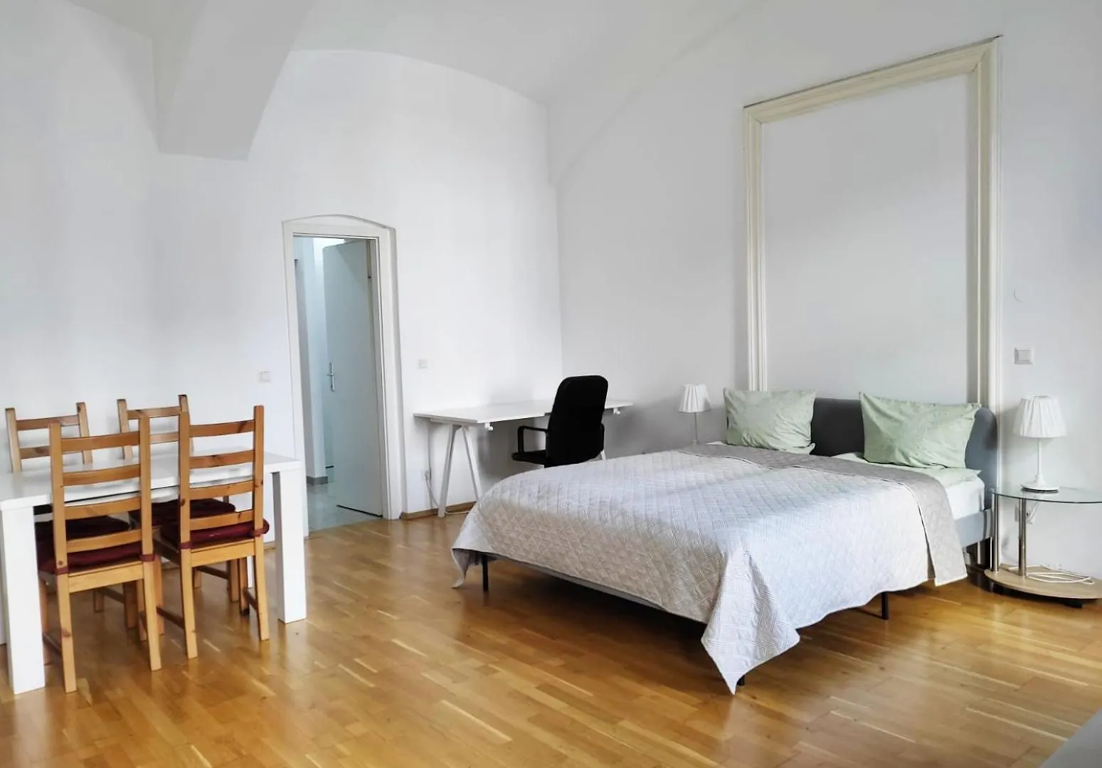Spacious Austrian Style Apartment Close To City Center Landstrasse Vienna