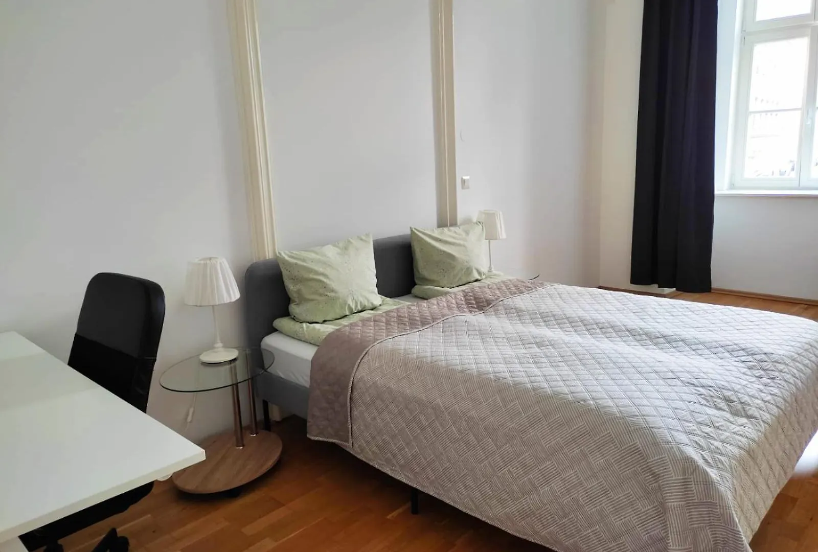 Spacious Austrian Style Apartment Close To City Center Landstrasse Vienna